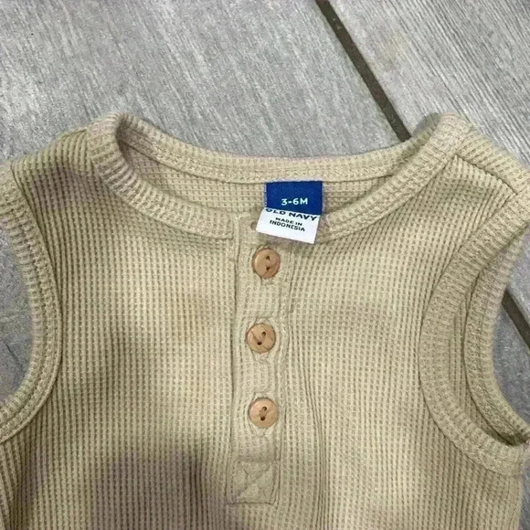 Old Navy Bodysuits Onsies Size 3-6 Months - Picture 2 of 5